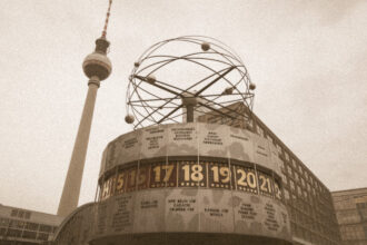 Alexanderplatz w czasach NRD Zegar