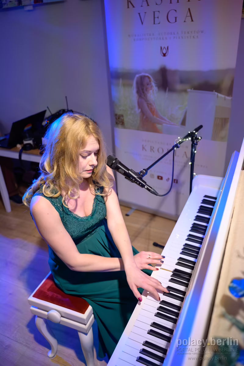 Pełnia sł&oacute;w i dźwięk&oacute;w - Maria Pawlikowska-Jasnorzewska i Kashia Vega - zdjęcie 37